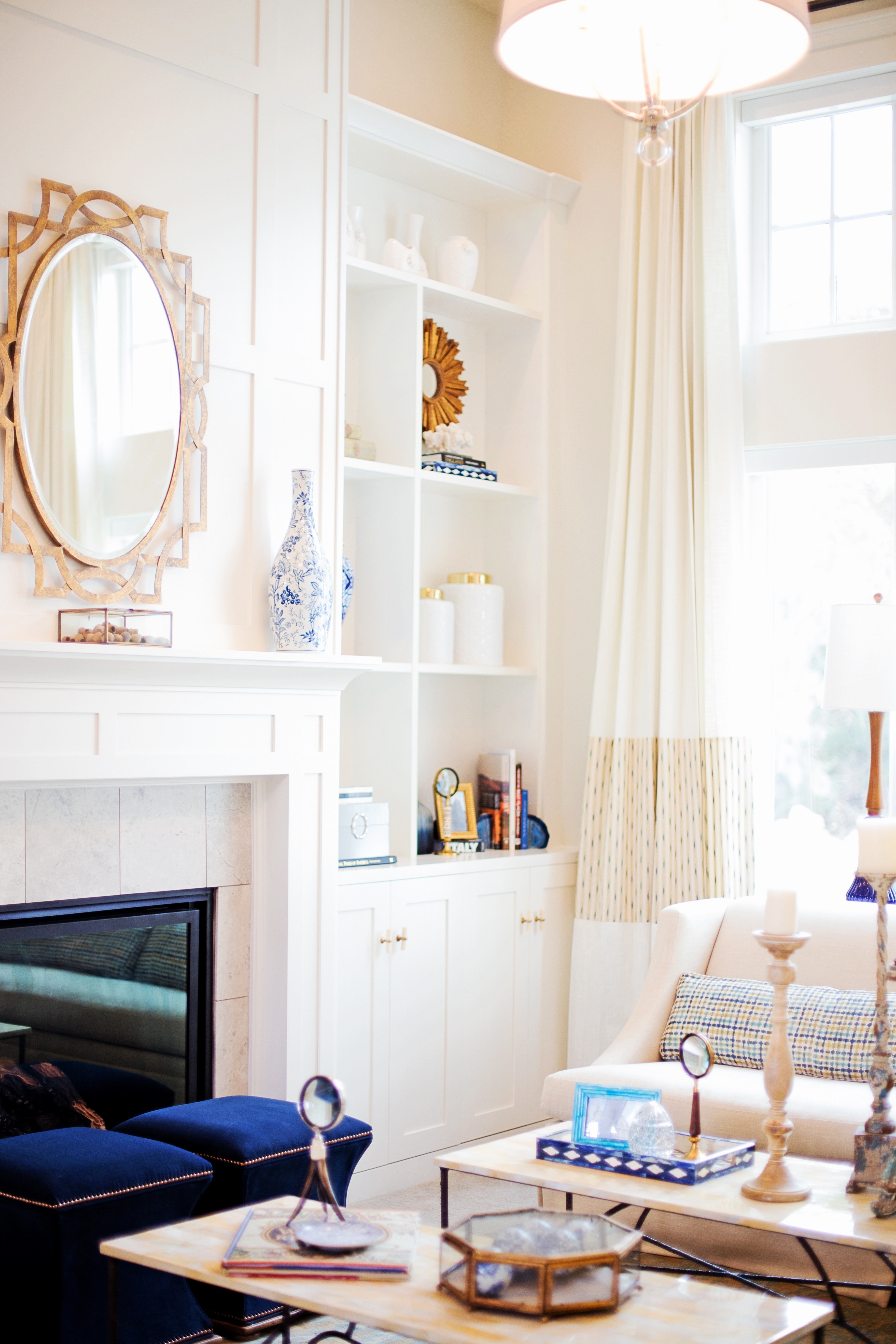 How to make a small room look bigger with paint, How to make a small living room look bigger, How to make a small room look bigger with mirrors, How to make a small room look bigger with wallpaper